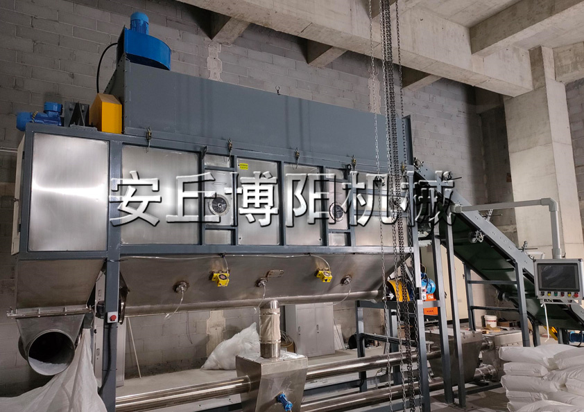 尿素顆粒自動(dòng)拆包機(jī)的特點(diǎn)是什么？