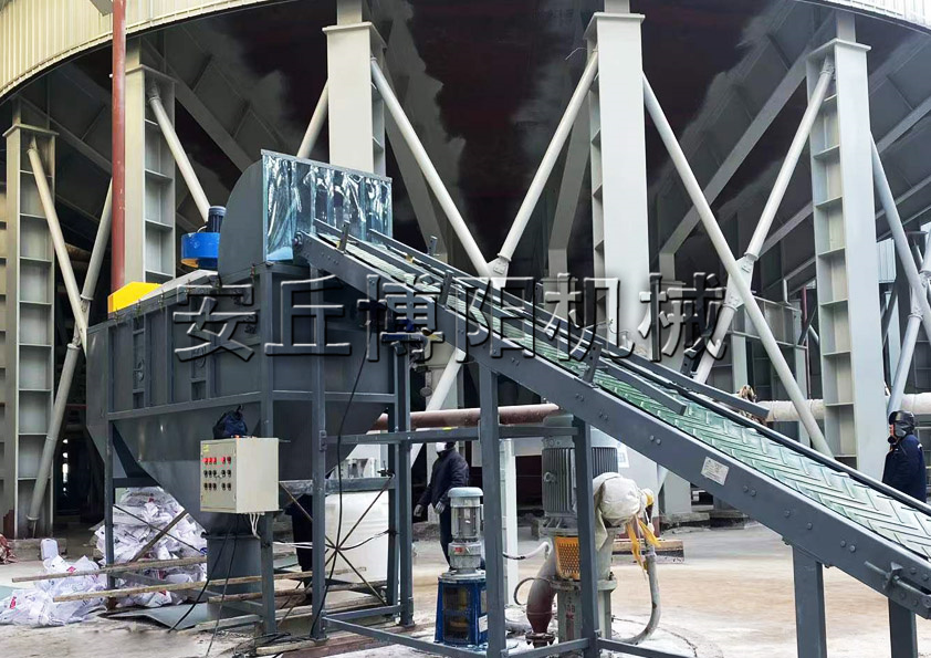 片堿自動拆包機如何實現(xiàn)拆包輸送的無塵化？