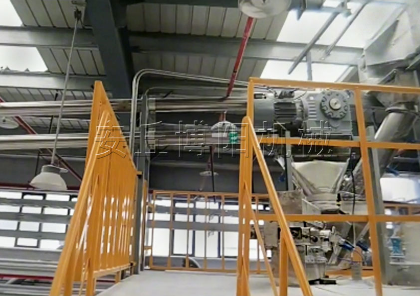 硫酸鈉管鏈輸送機(jī)的組成 管鏈?zhǔn)捷斔蜋C(jī)的顯著優(yōu)勢