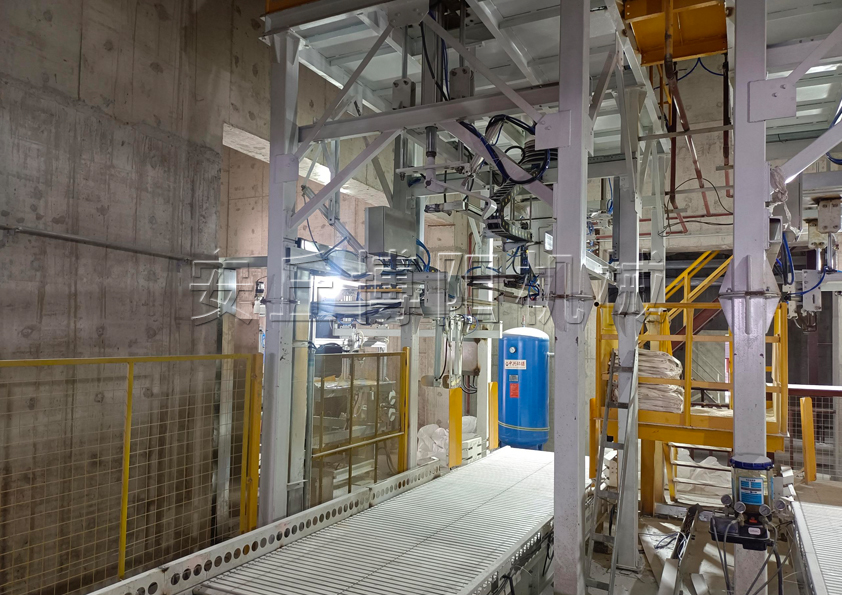 氧化鋁全自動(dòng)噸包包裝機(jī) 鋁粉全自動(dòng)噸袋包裝秤現(xiàn)場(chǎng)